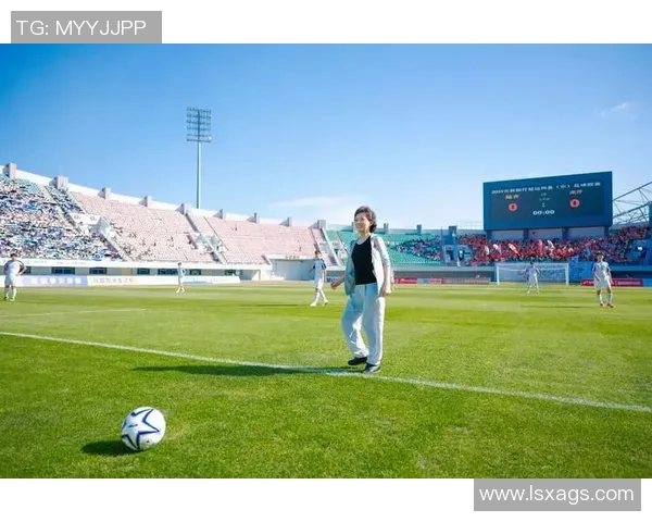 30号足球明星展现舞技魅力引发全场欢呼与热议