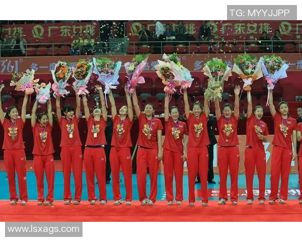 上海足球队在邀请赛中的默契配合与战术执行分析