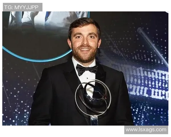 人品差的足球明星背后的故事与争议揭示了体育界的阴暗面