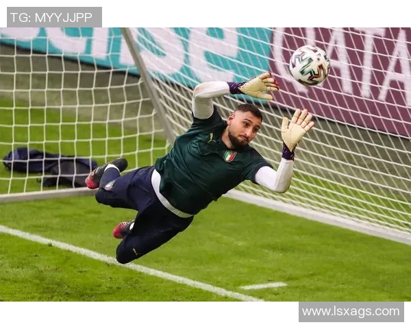 意大利足球明星在赛场上展现精彩瞬间的拖地图片集锦